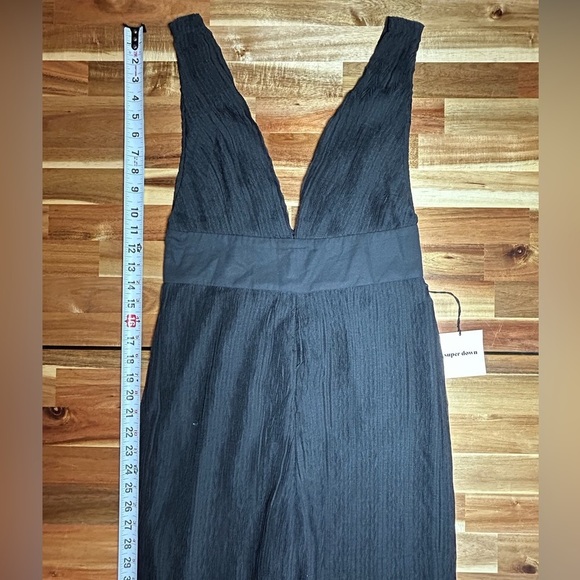 Revolve Superdown Winona Deep V Neck Wide Leg Chiffon Pleat Black Jumpsuit Sz S - Picture 8 of 13